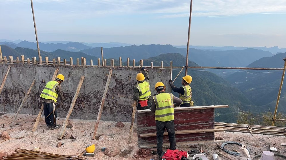 筑路修橋后，群山闊然時 ——劍閣縣下寺至利州區(qū)月壩公路項目（三個石至硝洞埡段）高質(zhì)量建設(shè)側(cè)記